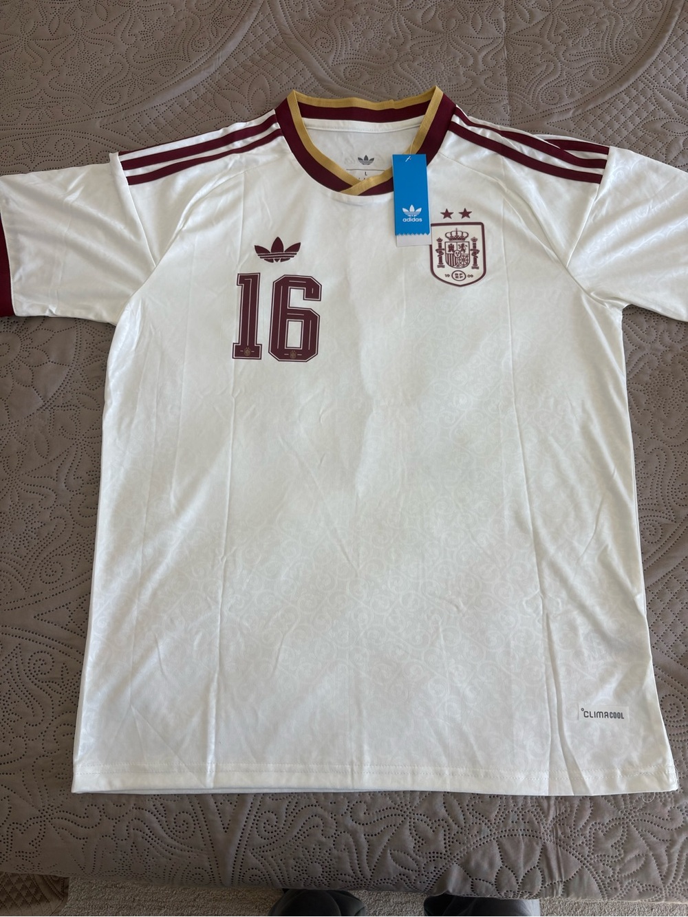 NWT Adidas FIFA ESPANA White & Burgundy Football Jersey RODRIGO #16 LARGE
